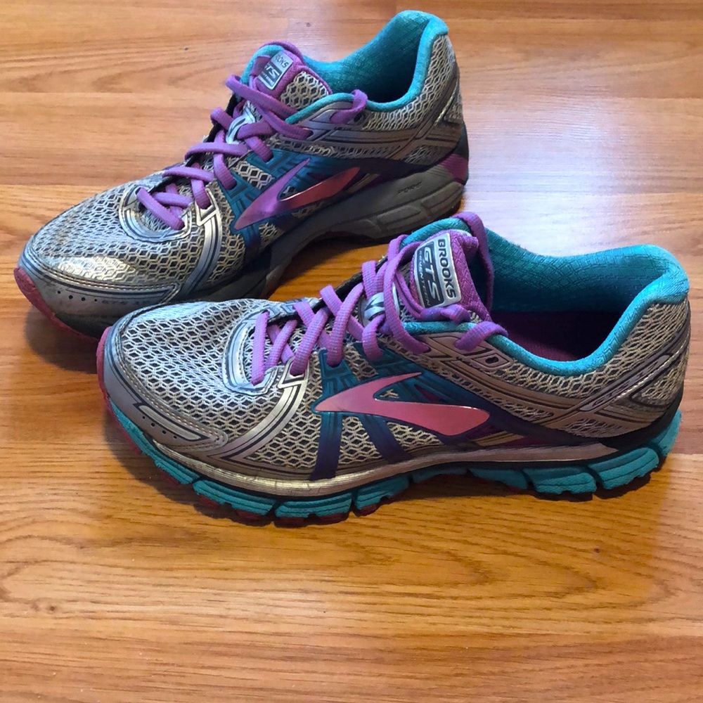 Women’s Brooks 9 narrow